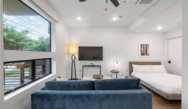 Prime DT ATX Studio | Mins to Rainey St | Patio