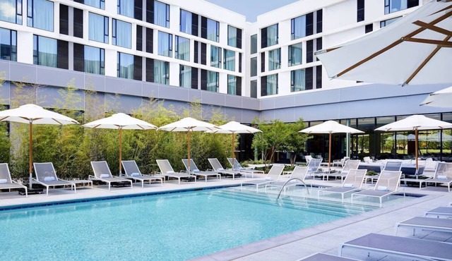 Prime Galleria King Studio Breakfast, Pool & Gym