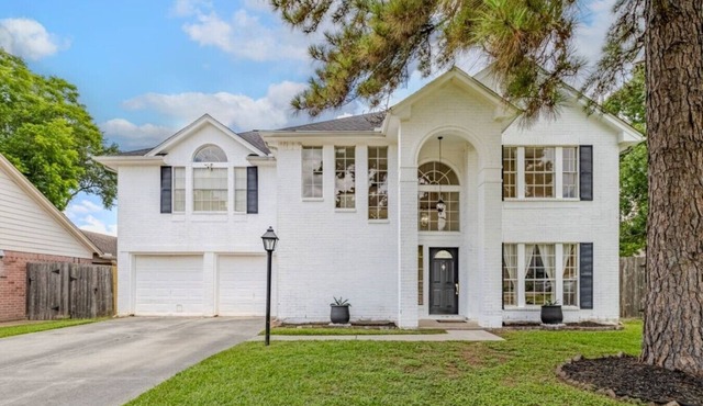 Prime Houston-Suburb Stay | Mins to Hwy 6, 99 & 59