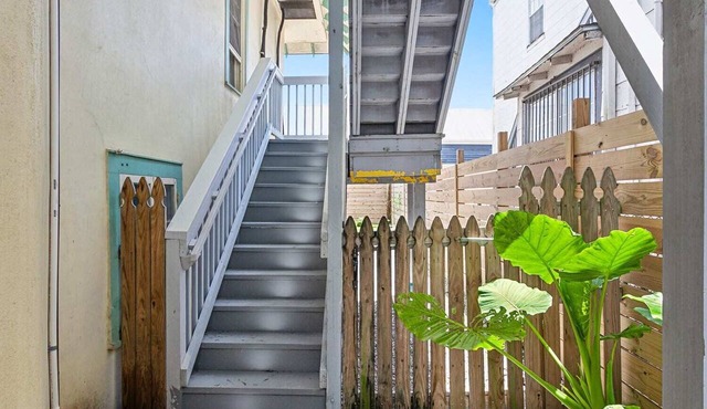 Prime Location and Luxury | 3br Streetcar + Dining
