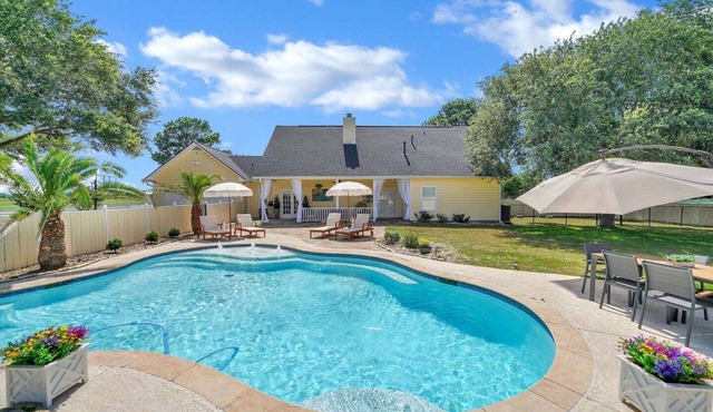 Private 5-Acre Estate with 2 Homes & Pool