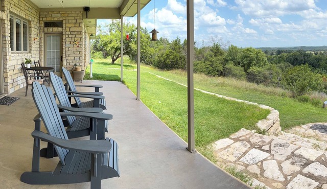 Private country estate near Dinosaur park for families and friends.sleeps 16