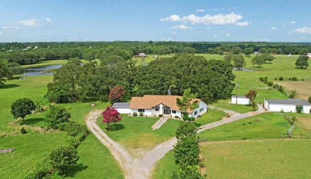 Private Guest Suite + Zipline + Hot Tub + Starlink + Game Room-Near Lake Texoma