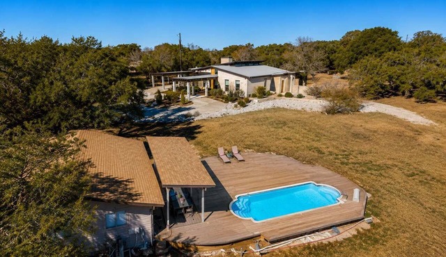 Private Hill Country Estate on 4 Acres l Pool