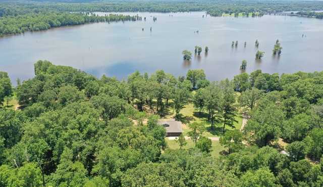 Private Hilltop Home on Caddo Lake
