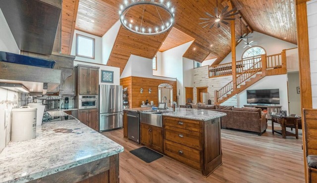 Private Hot Springs Cabin on Pond w/Game Room!