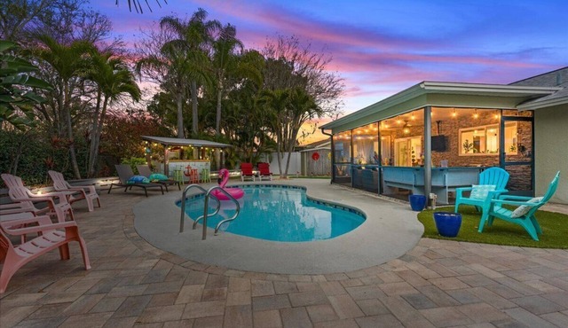 Private Palm Harbor Home H/Pool, Hot Tub, Tiki Bar, Putting Green and More! in Palm Harbor