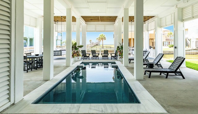 Private Pool, Hot Tub, Fireplace, Elevator, Designer Interior, Easy Beach Access