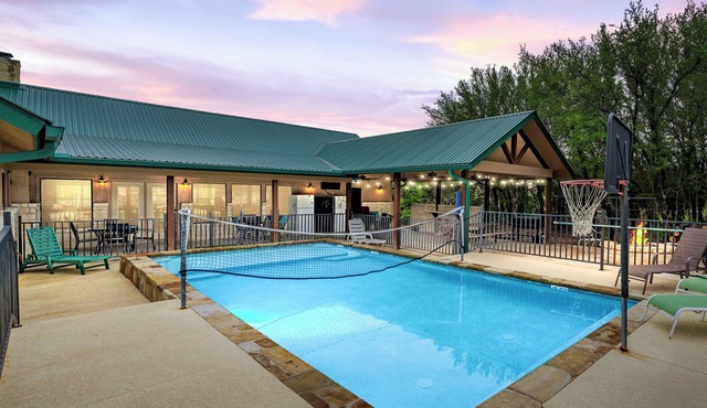 Private pool, pickleball court, single story home, less than 5-minute drive to THE Frio River in Concan