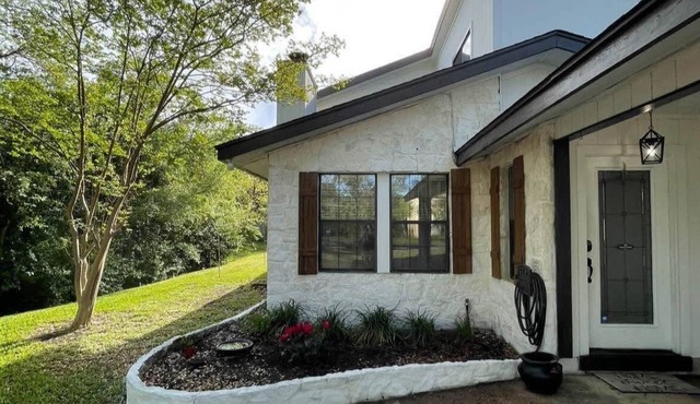 Private Rooms in Delightful Leander with Salon & Spa Service Options