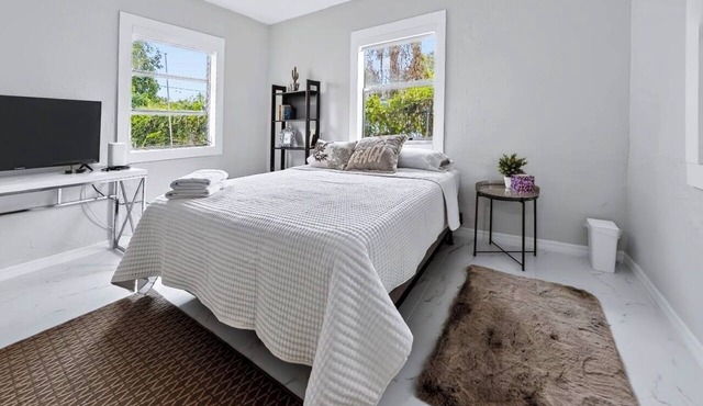 Private Studio with Side Entrance Near Stadium Health District & Design District in Miami
