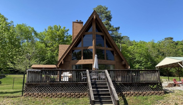 Private Waterfront A-Frame Charmer on Lake Hamilton in Hot Springs