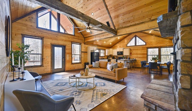 PROMO 10%OFF| Spacious Pet-Friendly Cabin w/Playground, Hot Tub & Fire Pit