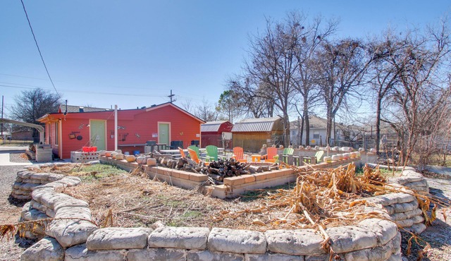 ‘Pumpkin Cottage’ w/Fire Pit & Grills in Lawton