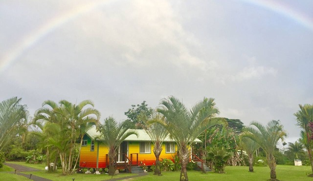 Puna Rainforest Hotspring Retreat -Rainbow Cottage with ocean views in Pahoa