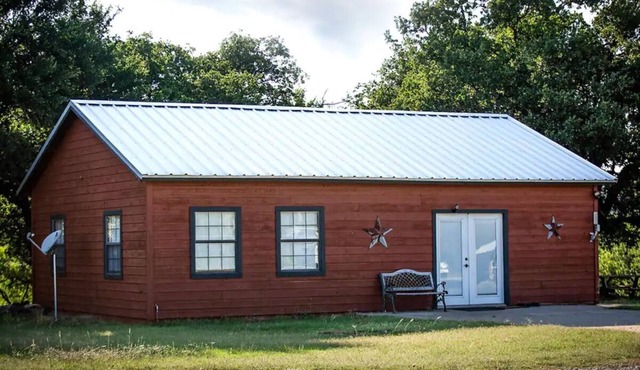Quaint Cabin Experience in Jacksboro