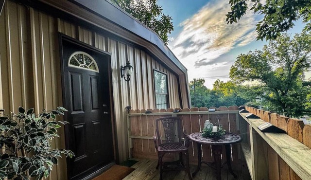 Quaint Cottage Loft - 2-bedroom loft apartment located in the heart of Caldwell