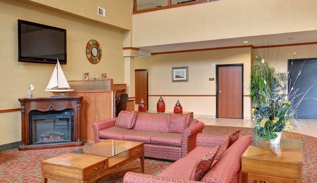Quality Suites Near Cedar Creek Lake