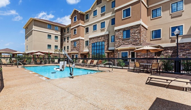 Quick Access to Convention Center | Free Breakfast + Outdoor Pool