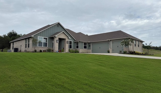 Quiet 4BR 2.5BA Modern New Country Home in Weatherford