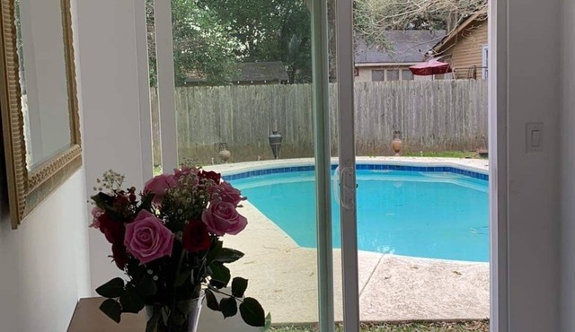 Quiet and safe studio by the gardens with an in-ground pool access.