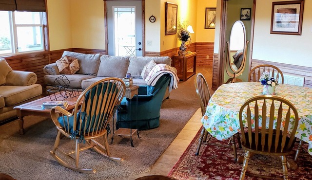 Quiet Country Cottage Upper Level
