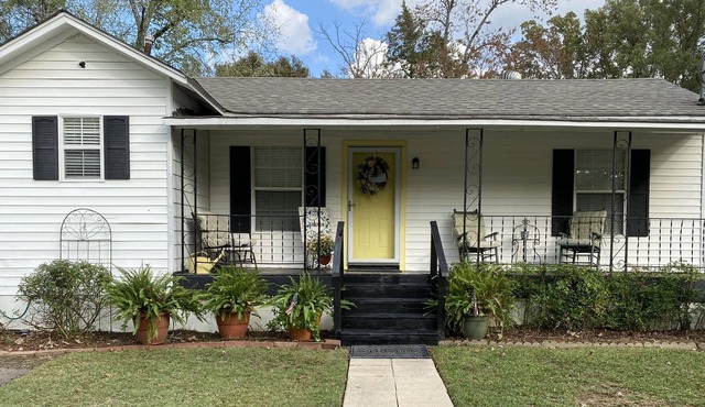 Quiet country cottage - 5 min from major interstates