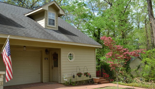 Quiet creekside retreat on Lake Bob Sandlin - boat dock on property