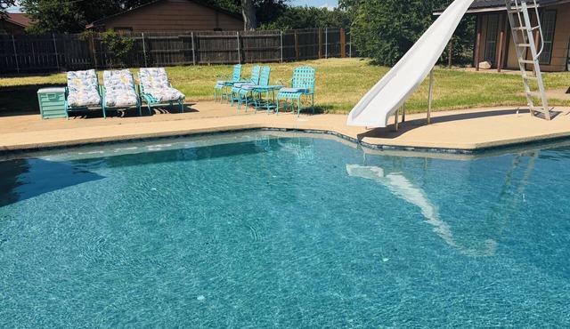 Quiet Poolside Retreat For Families On Horse Farm