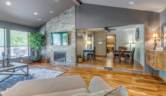 Quiet, spacious home with large deck in secluded Forest Oaks in central Edmond . in Edmond