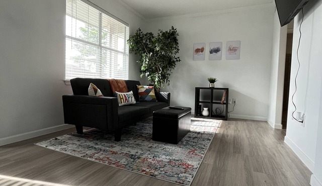 Quiet Stay Near ExxonMobil & St. Luke’s Hospital