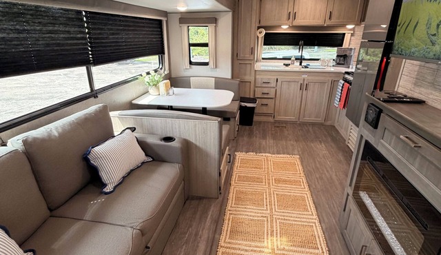 Quiet Texas Retreat New RV with Full Amenities