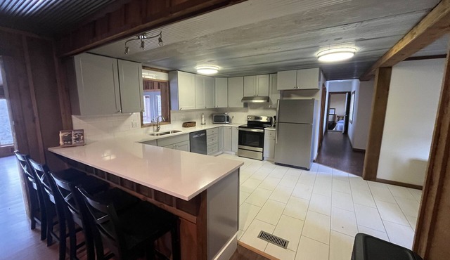 Rainbow Island Retreat! On the Little Red River. Catch trout from the dock.