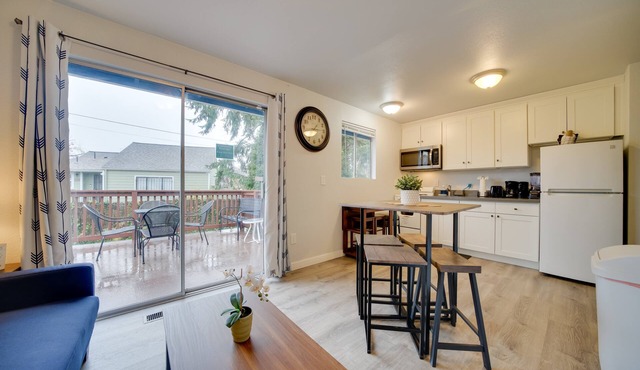 Rainier Upper Suite Near Restaurants & Light Rail in Seattle