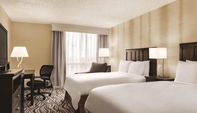 Rare Find! Four Relaxing Units, Pool, Free Parking, Near AT&T Stadium