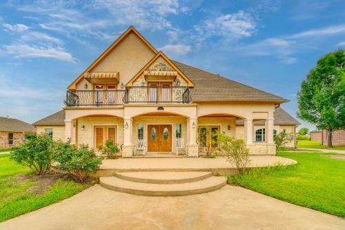 Red Oak Group Getaway w/Yard + Patio