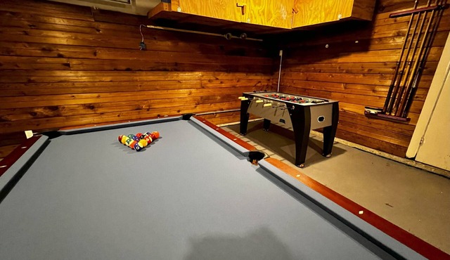 Refined Home w/Game Room & Large Lounge