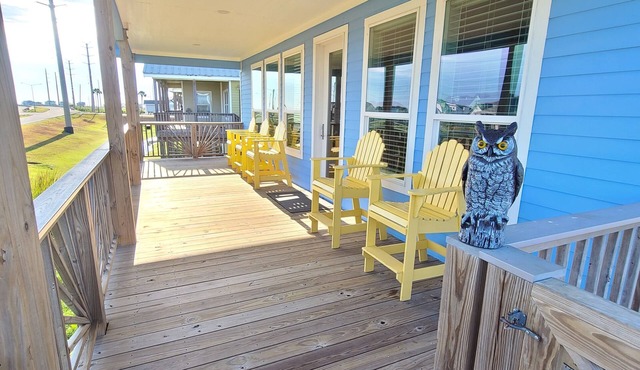 Relaxing getaway with beautiful views. Close and easy access to beach/pool.