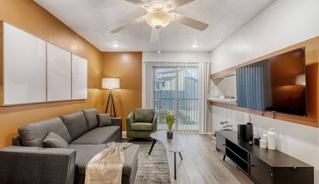Relaxing King Suite Getaway | Sleeps 4 | Pool, Pkg