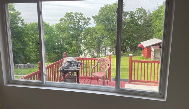 Relaxing peaceful 3 bed 2 bth waterfront house Boat ramp and swim beach 1/4 mile
