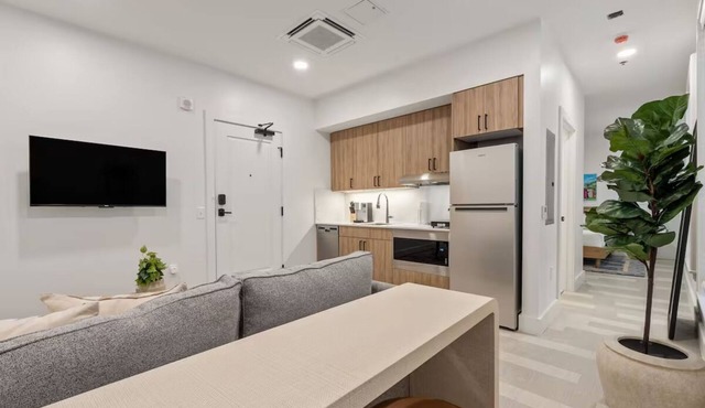 Relaxing & Pet Friendly City Escape | Kitchen & Washer | Near Downtown Top Sites