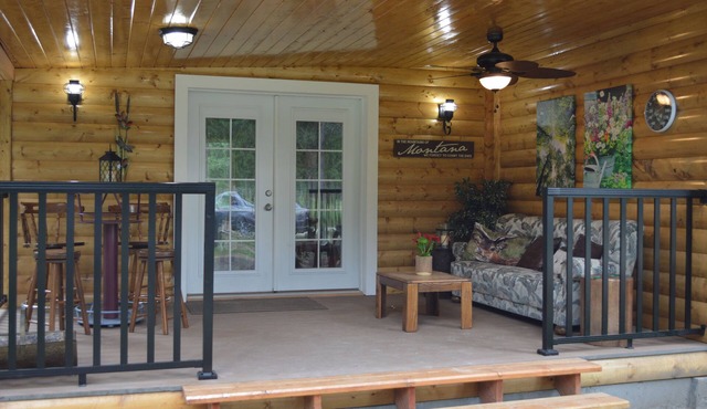 Relaxing, spacious cabin w/hot tub and Starlink's high-speed internet service in Darby