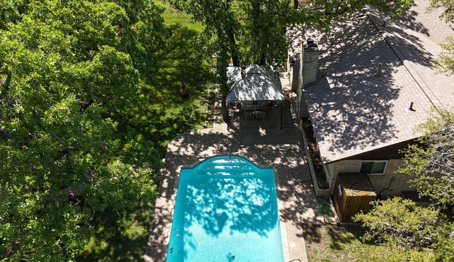 Remodeled hill country house, pool, 1.25 fenced acres Fiesta Texas - Sea World