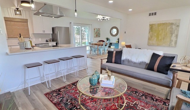 Remodeled home with firepit! 1 mile to Randolph AFB & 3 parks!