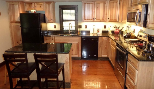 Remote | historic cabin | renovated | Fire pit.
