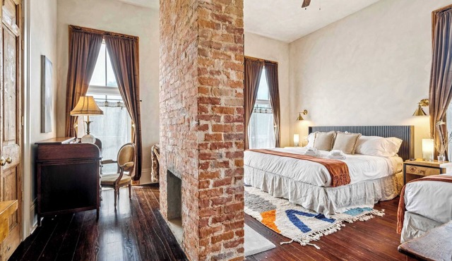 Renovated Eclectic Villa 5br| 6ba