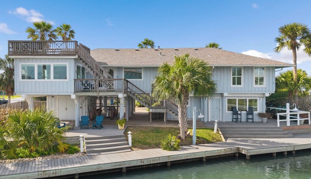 Resort Size Pool, 4 BR Waterfront with Paddleboards & Kayaks in Key Allegro