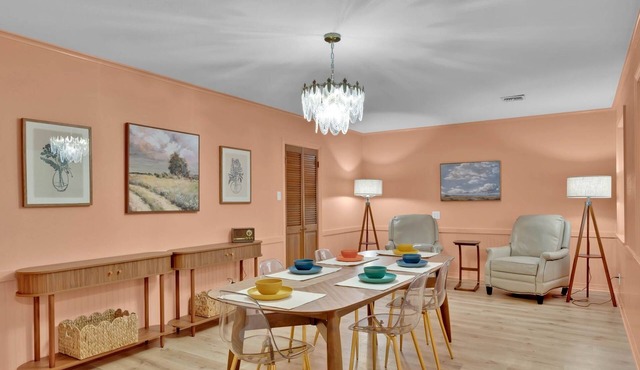 Retro Time Capsule · Mid-Century 3BR · Sleeps 9