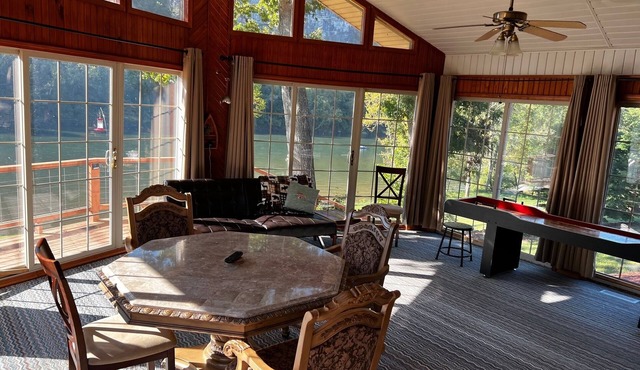 Right on the White River! Stunning views! Fish, hike, or just relax! in Norfork