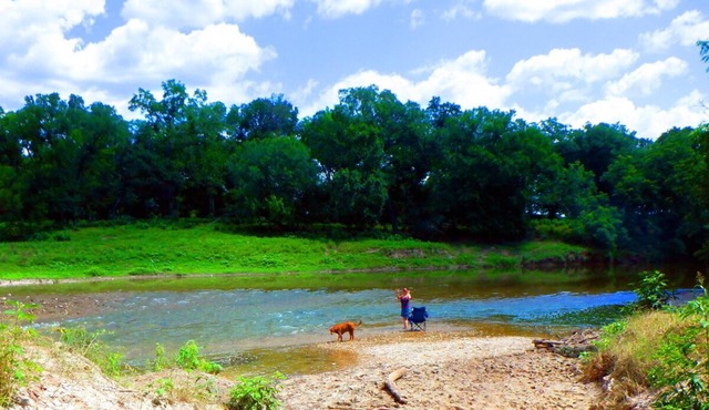 River Bone Ranch, Amazing River-Front Campsite Only 1 Hour From Austin in Kempner